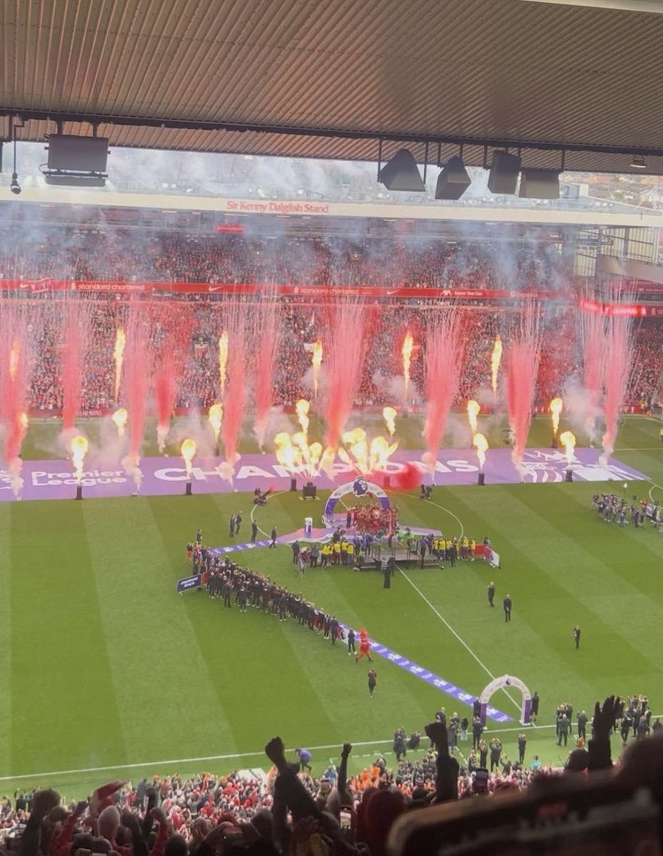 geof19846's tweet photo. What a day yesterday ❤️🏆⚽️ https://t.co/rcBHiC6VVe