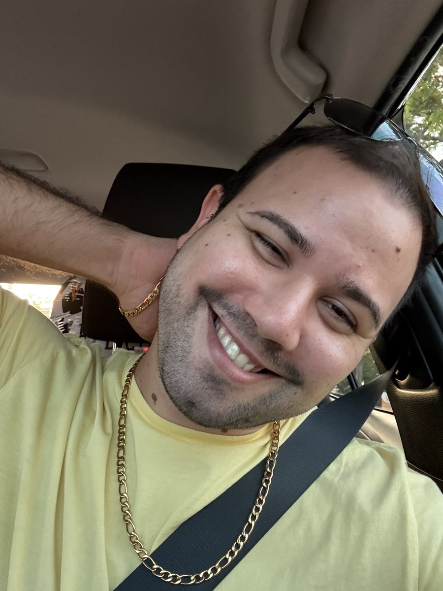 Dembouw__'s tweet photo. ⏳ El tiempo vuela y el reloj no da abasto para marcar tantas horas vividas. Todo cambia, nada permanece igual… ni siquiera yo soy el mismo de ayer.

Solo unos versos para no perder la costumbre y seguir compartiendo poesía con el alma.

#Dembouw #PoesíaDelDía #Reflexión https://t.co/ymfz8K7j0E