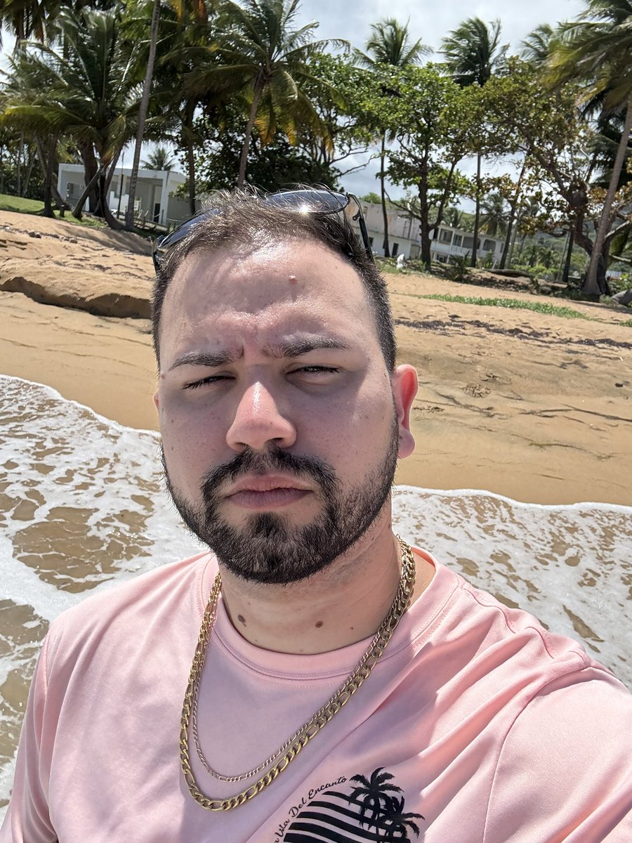 WJBM__'s tweet photo. ⏳ El tiempo vuela y el reloj no da abasto para marcar tantas horas vividas. Todo cambia, nada permanece igual… ni siquiera yo soy el mismo de ayer.

Solo unos versos para no perder la costumbre y seguir compartiendo poesía con el alma.

#Dembouw #PoesíaDelDía #Reflexión https://t.co/gLwQdHpohB