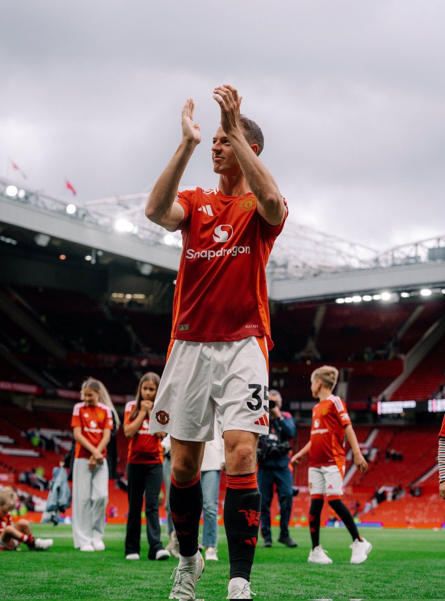 JoeRemruata's tweet photo. J O N N Y E V A N S
Thank you, Jonny.
So long. ๐๐ผ๐๐ผ๐๐ผ๐พ๐ช
@ManUtd
#UTFR
#AlwaysARed https://t.co/ymfjZMTCdF