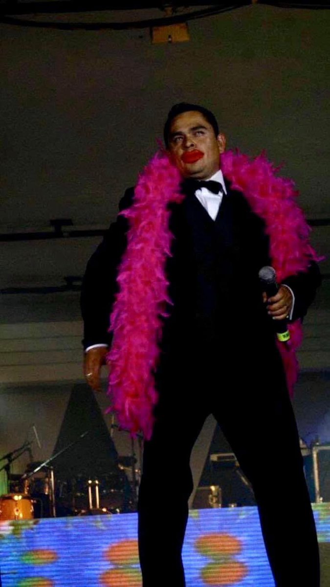 “La locura es el estado en que la felicidad deja de ser inalcanzable.” 

Y recuerda, solo tienes que ser tú mismo. 🤪😂🤣 

#RafaRamirez 
#Comediante #Loco #Feliz 🎭🤩