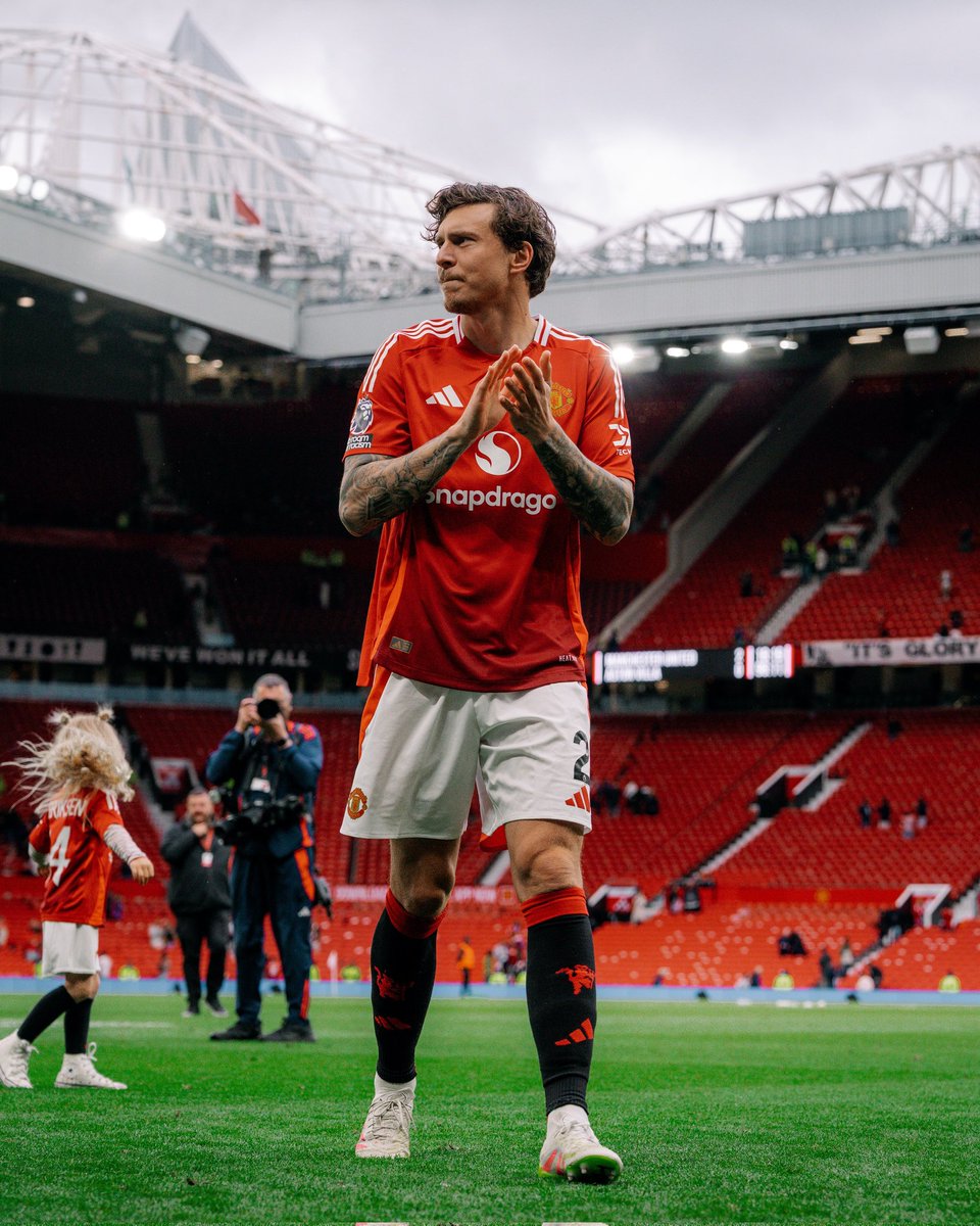 JoeRemruata's tweet photo. V I C T O R L I N D E L ร F
Thank you, Victor.
So long. ๐๐ผ๐๐ผ๐๐ผ๐พ๐ช
@ManUtd
#UTFR
#AlwaysARed https://t.co/Af61Lg72oQ