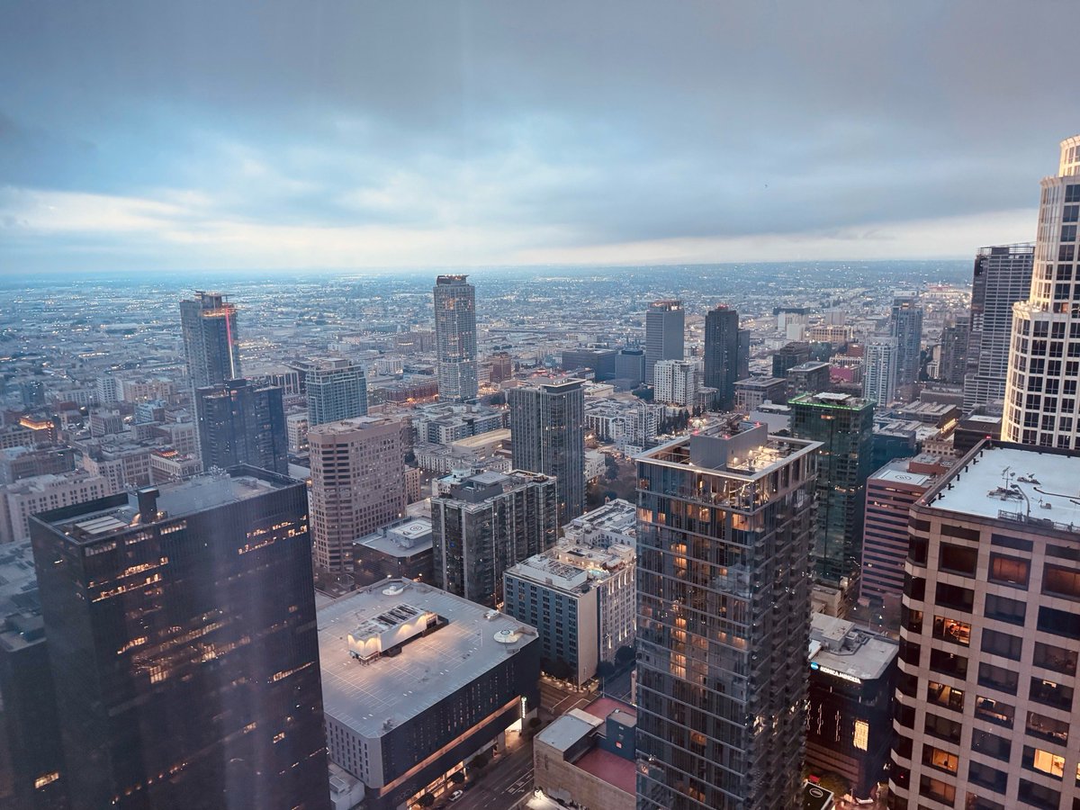 ♥︎%  ⸝⸝  Despite the day has been quite full, the breathtaking skies have completely energized me. I was genuinely moved by the incredible beauty, feeling as though scenery had presented its most magnificent display just for me.