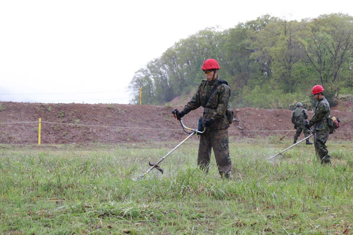 TagajoGSDFpr's tweet image. #第22即応機動連隊 は、定期演習場整備に参加して、日頃から使用している演習場を安全かつ効果的な訓練ができるように整備しました。