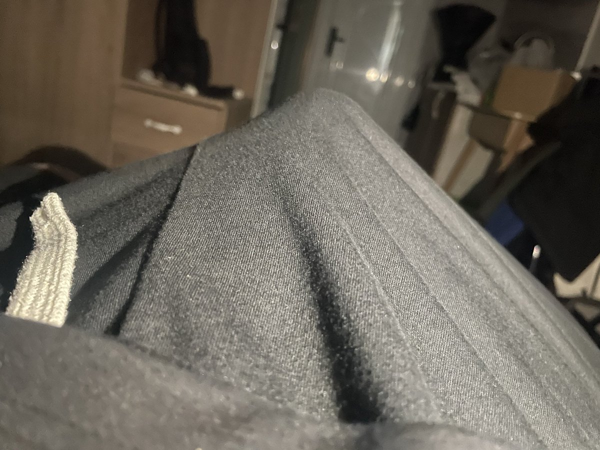 jk7_ct's tweet photo. 上班看见同事高跟裸足，结果直接硬了，碰了两下直接喷裤裆里了，我是不是算是废了 https://t.co/YOsmImD8fF