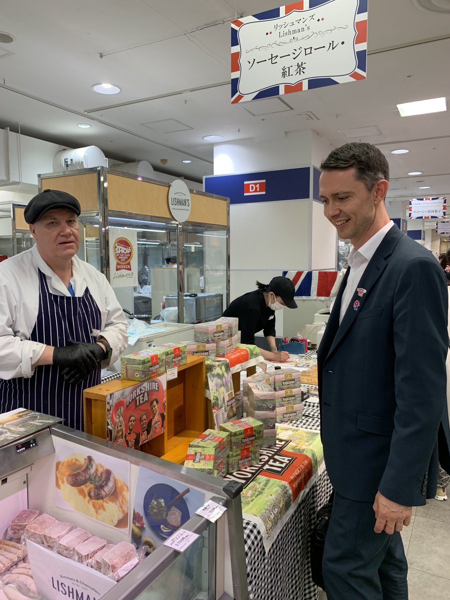 MikeBlythUK's tweet image. 大阪の高島屋の英国展に行きました。昔大阪で働いていた時の知人に会いビックリ、でも嬉しかったです。
日本で今ブームのスコーンがたくさん出展されていて、何種類かゲットしました。
大阪での開催は26日まで、28日からは京都高島屋に移ります。
#高島屋
#英国展