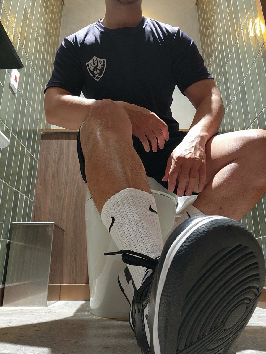 鞋底比心底還要乾淨😈

#白襪 #nike #dunk #whitesocks