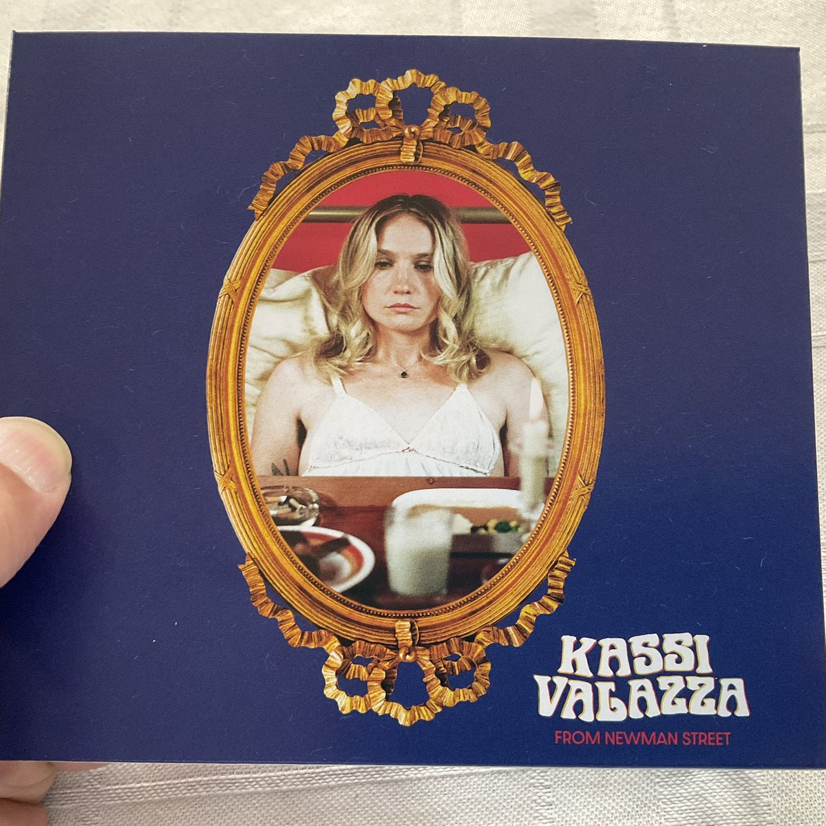 KTM819O4's tweet photo. #KassiValazza #FromNewmanStreet #KnowsNothing
初めて聴いても懐かしい https://t.co/obveEET6I7