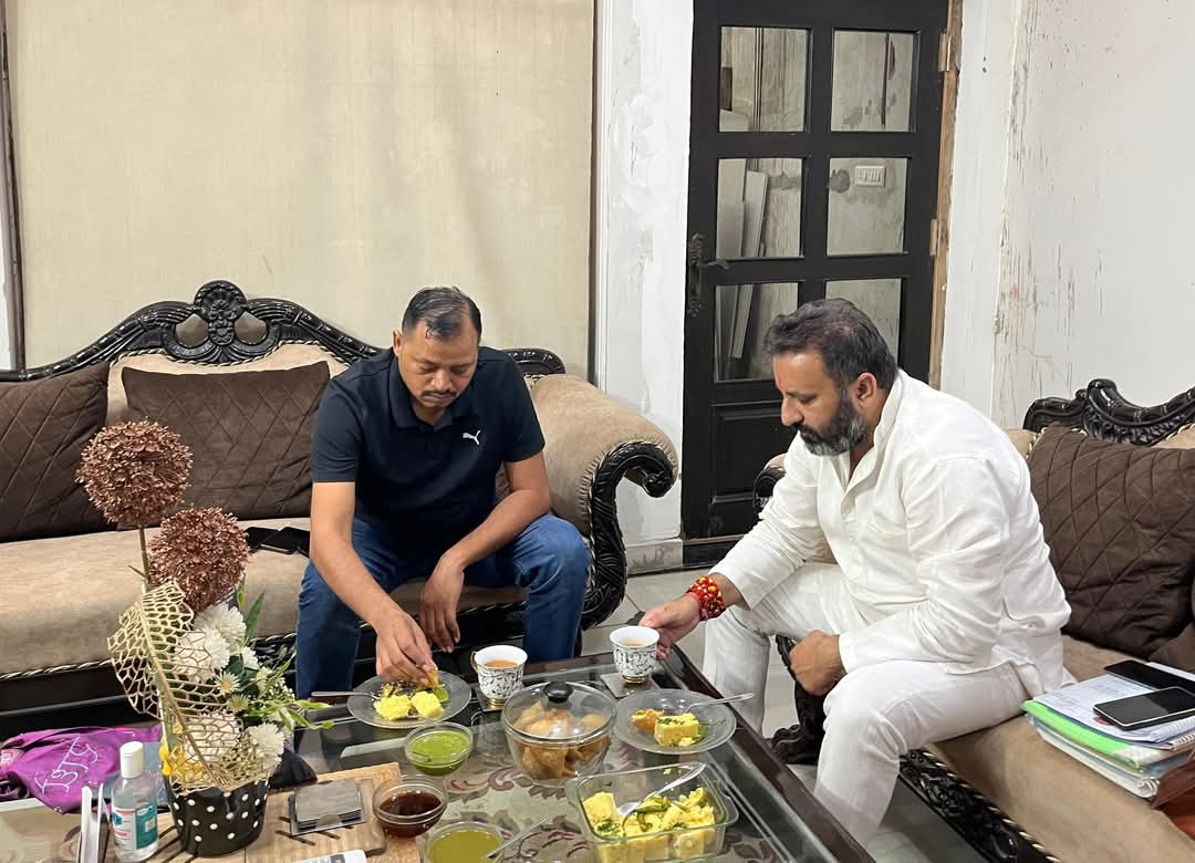 spnitinkohli's tweet photo. जनपद आगरा 89 उत्तरी विधानसभा कें बूथों समीक्षा प्रभारी पार्टी युथ ब्रिगेड राष्ट्रीय अध्यक्ष श्री सिद्धार्थ सिंह जी द्वारा मेरे निवास पर आकर शिष्टाचार भेट की जिसमें मैंने उनका स्वागत कर संगठन कें मुख्य बिन्दुओं पर चर्चा की ॥ @yadavakhilesh @socialistaditya @samajwadiparty https://t.co/fWbqohlpfl