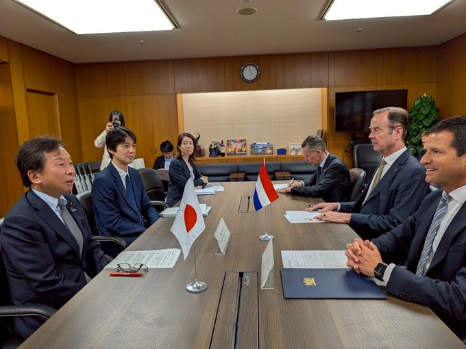 State Minister Ogushi and H.E. Dirk Beljaarts, Minister of Economic Affairs of the Netherlands, welcomed progress in bilateral cooperation on semiconductors. They discussed developing economic ties, focusing on innovation policies, economic security, and resilient supply chains.