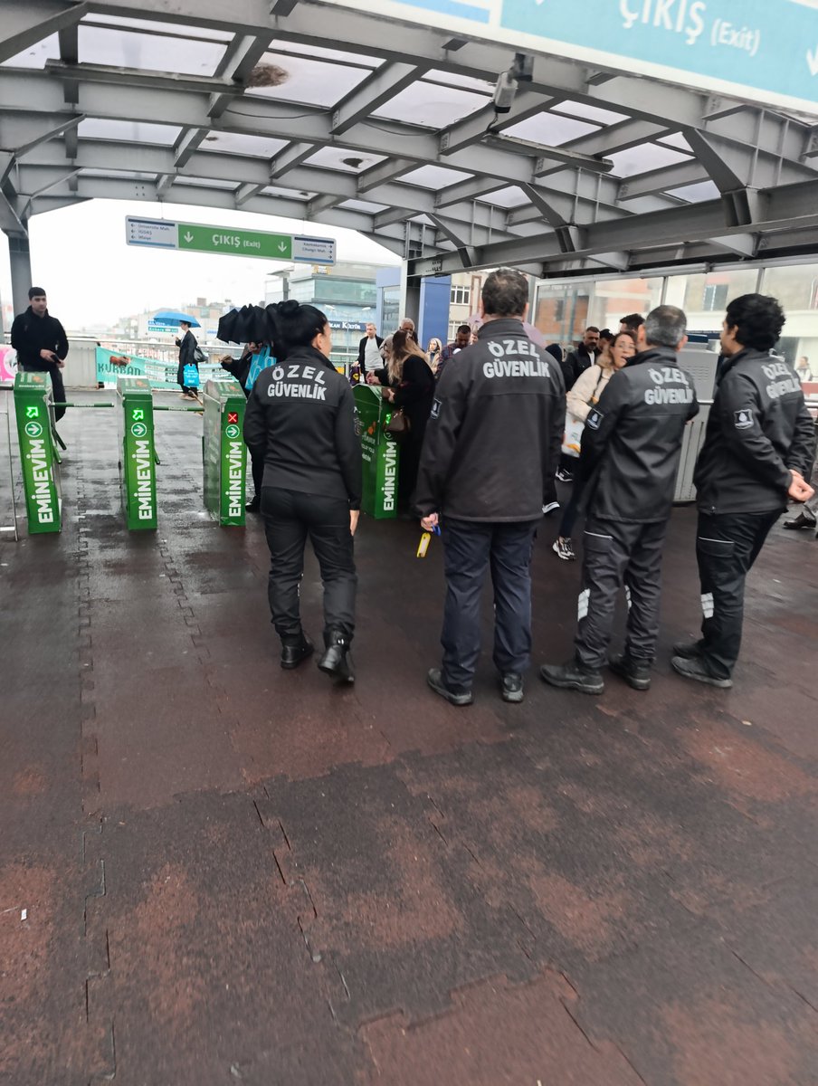 Avcılar Cihangir durağında paso ve akbil kontrolü var! 
Kardeşinin dedesinin, annesinin akbil kartını pasosunu kullananlar dikkat etsin :)