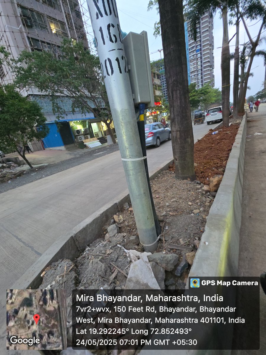 DevalNarendra's tweet photo. Watch the level of Corruption by MBMC Contractors. New Central Divider from Maheshwari Bhavan to Planeteria Complex filled with Debris.On top of this, a mere 3" layer of red soil has been added—seemingly only for appearance.
How would the Plants Survive?
@My_MBMC @GemsOfMBMC https://t.co/aGANKlg1dN