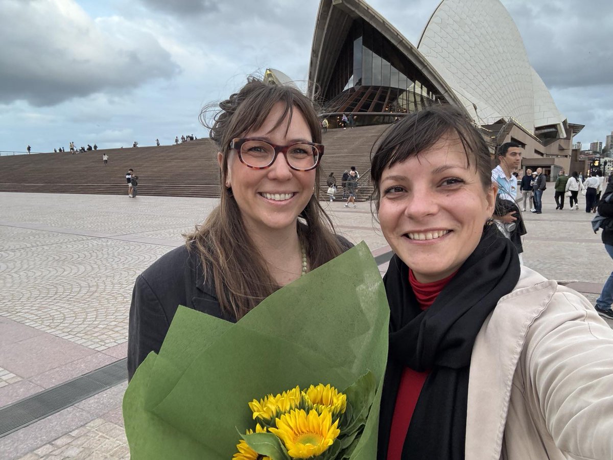 First visit to Sydney last week! Grateful to the Ukrainian Studies Foundation in Australia for hosting my talk. Despite the clouds, I met wonderful colleagues, talked about #Ukrainianstudies in 🇦🇺 &amp; saw many 🌻 

#Ukraine #Australia #Sydney #sunflower #Ukrainiancommunity