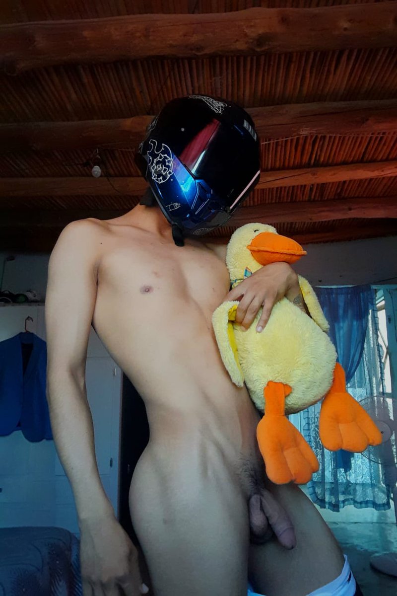 dm5495335's tweet photo. alguien más quieres ser mi peluche 🦆🔥🤤 https://t.co/1IFhv7WqHP