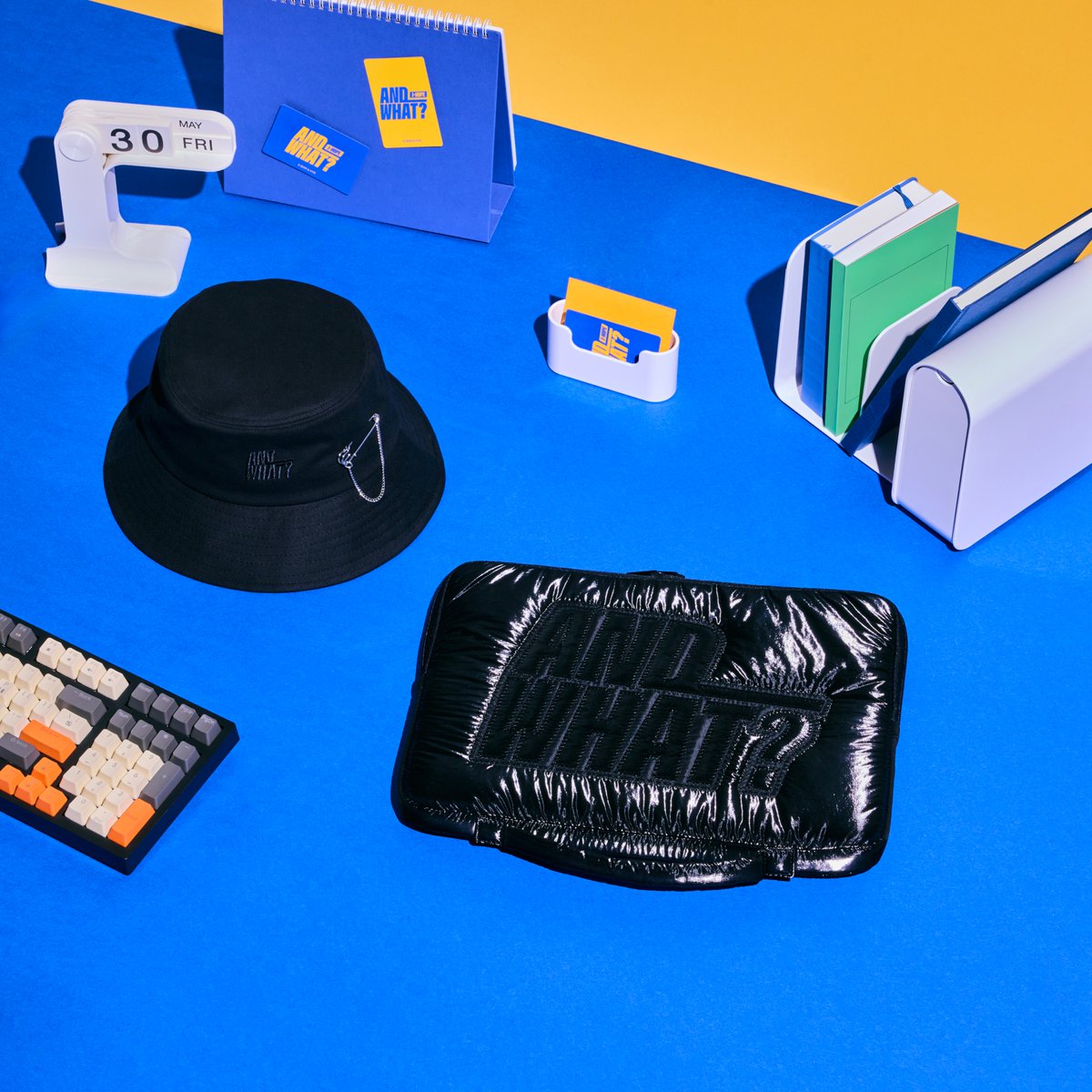 HYBE_MERCH's tweet photo. 제이홉 전시 'AND WHAT?' Merch.
Concept Photo (2/2)

📆 2025. 05. 30 - 06. 22
📍 AK플라자 홍대점 17F (서울특별시 마포구 양화로 188, 17F)
☑️ 전시장 내 스토어에서 현장 방문 관람객에 한하여 구매 가능

#제이홉 #jhope #jhope_ANDWHAT #ANDWHAT #HYBEINSIGHT https://t.co/iH4reHNgAJ