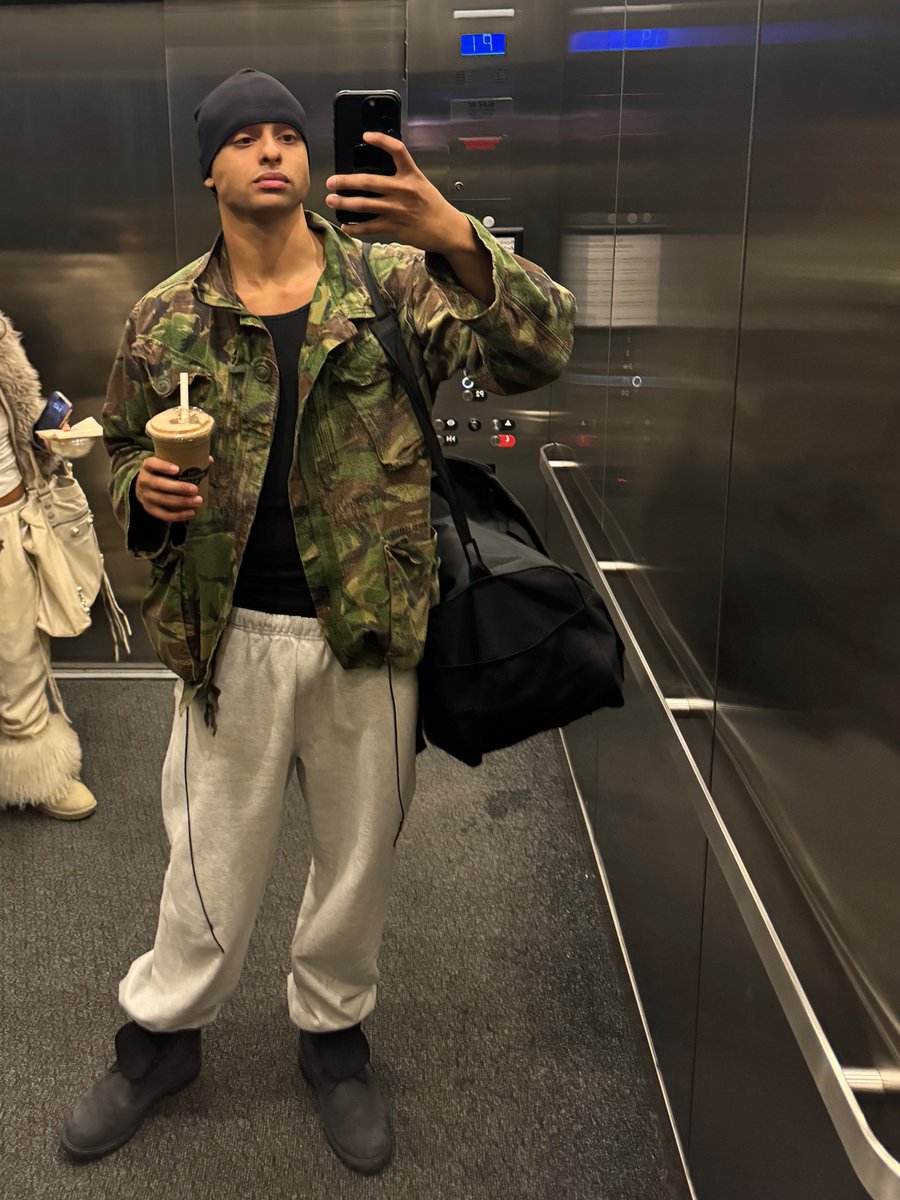 ⍟ (@austincbanks) on Twitter photo 