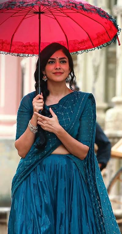 NevermindbutI's tweet photo. Mrunal Thakur brings a quiet strength to every role she touches.
As Sita in Sita Ramam, she was grace wrapped in silence.
As Yashna in Hi Nanna, she felt real, raw, and deeply human.
Two stories. One heart. Endless elegance.
#MrunalThakur #SitaRamam #HiNanna #GraceOnScreen https://t.co/GLcUj6PzbU