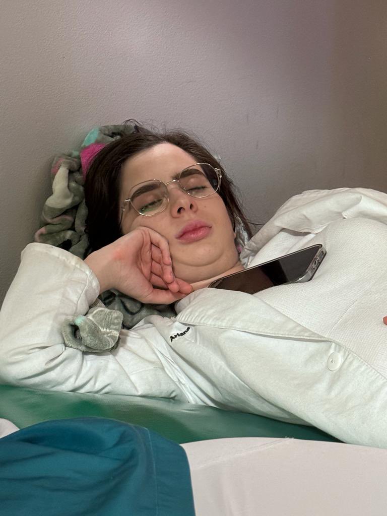 princeofsurgeon's tweet photo. @arianabeltrann Ya aprendiste a usar el cubre papadas 🤭🤭🤭 https://t.co/Oa3nZbM3Jg