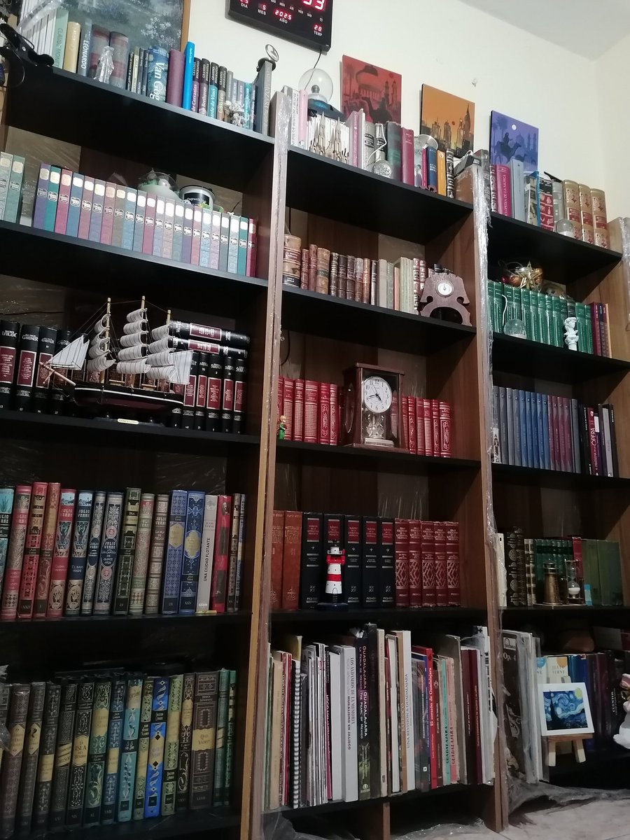 Tony31874853's tweet photo. Ahí va quedando el acomodo.
#library #book #books #libro https://t.co/lwhBk3i8ij