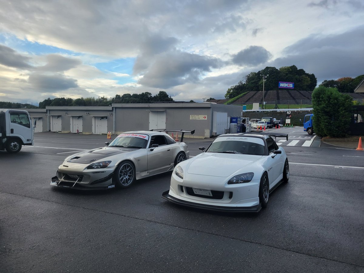 週明けて月曜日‼️
みや走鈴鹿のエントリー台数は24台‼️

目標まで後20台‼️
エントリーまだの人、悩んでる人はエントリーしたほうがいいですよ！

s2000だけで鈴鹿走れるなんてそうそう無いので楽しみましょう‼️
シバタイヤハチマキキャンペーンも5月中のエントリーでお渡し出来ますので是非‼️