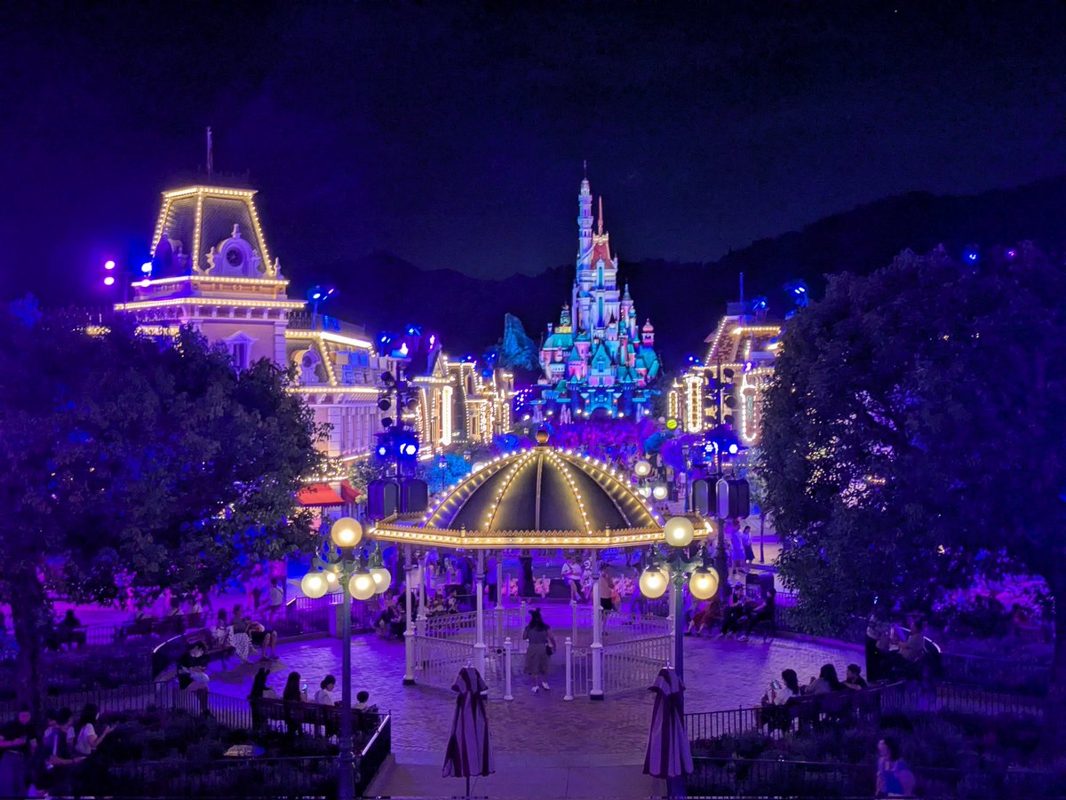 applenohana's tweet photo. 初の香港ディズニー😊
香港のスタッフさんみんな優しくて拙い英語も理解してくれて楽しく過ごせた！やっぱり英語は使う機会があると勉強意欲が上がるね〜 https://t.co/2jXzGwzsDX