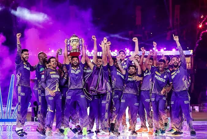 Aaj 26th May Ko 1 Saal Ho Gaya <a href="/KKRiders/">KolkataKnightRiders</a> ne <a href="/SunRisers/">SunRisers Hyderabad</a> ko 113 par All Out kiya tha jo Final ka sabse kam Score hai aur Is Target Ko Sirf 10.3 over mein bana liya tha Aur 3rd Time Champion 🏆 🏆 🏆 ban gaya

#KKRvsSRH
#KKRChampion