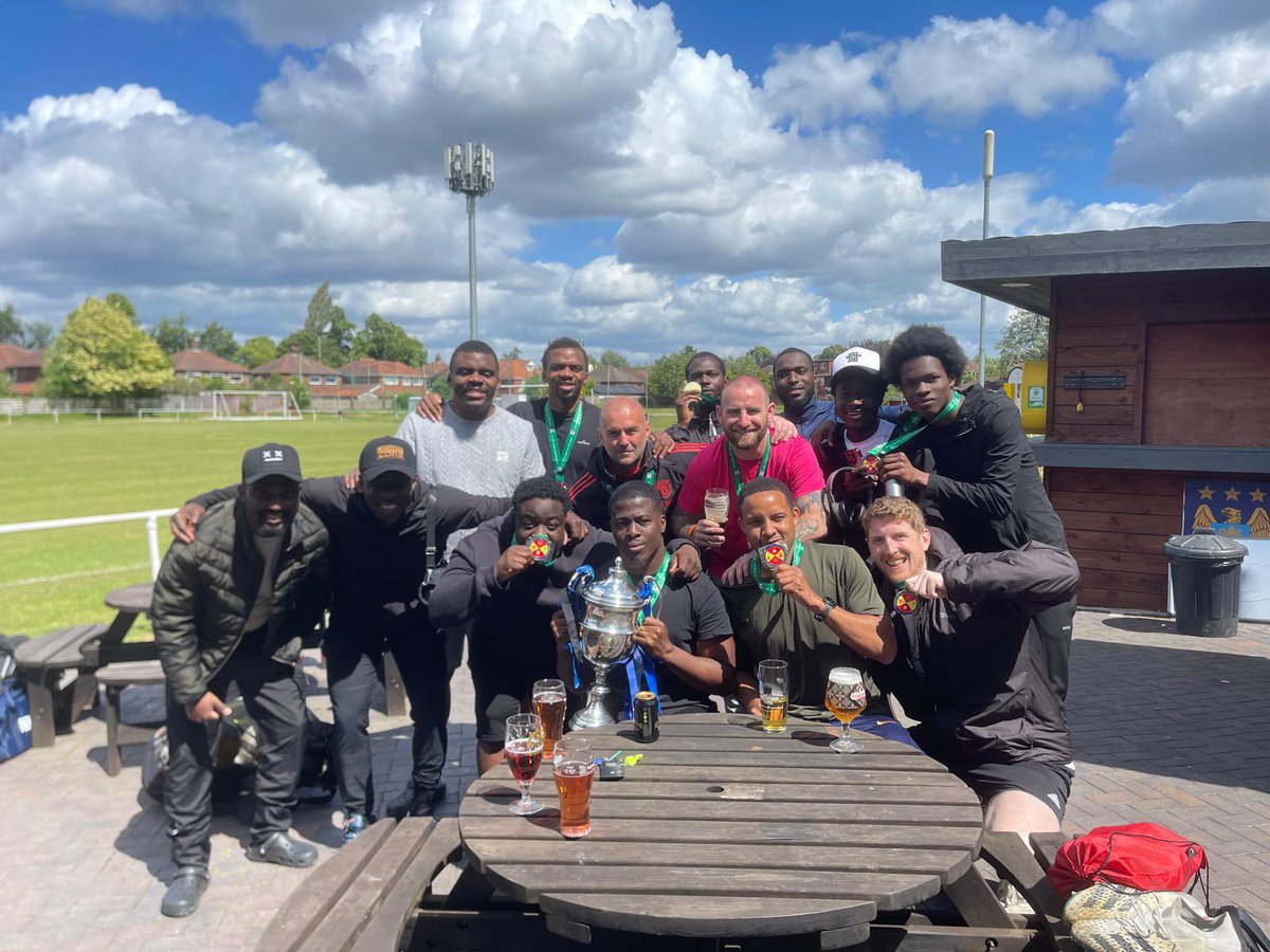NMKaizers's tweet photo. NORTH MANCHESTER KAIZERS!!
JOHN KENNEDY CUP WINNERS!!

UP THE FUCKING KAIZERS🥳🎉🍾🏆 https://t.co/WBhyVWi0Za