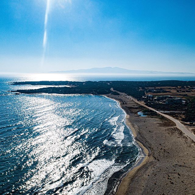 Nestled on the southwest coast of #Naxos, #Kastraki #Beach is a hidden gem   where time seems to slow down. With its long stretch of golden sand and crystal-clear waters it’s the perfect escape for those seeking serenity and   natural beauty.

#naxosandsmallcyclades #Cyclades
