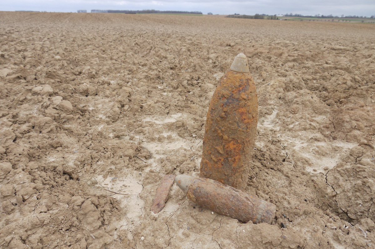 Gort_Line's tweet image. By early 1921, 77,000 tonnes of munitions  had been removed from the fields of Pas de Calais department. To put that in perspective it’s the equivalent of 169,755,941 18pdr shells. Removing munitions from the old battlefields is still ongoing.