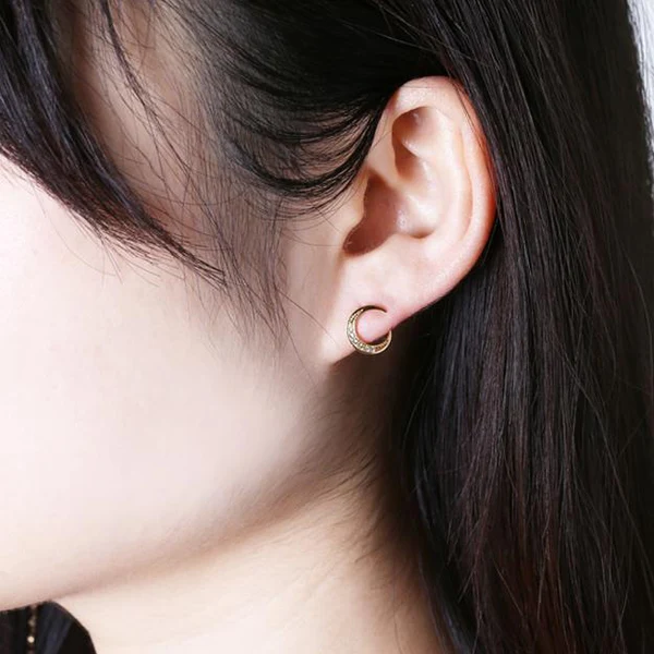 耳元で存在感を放つ個性派モチーフピアス✨#オレフィーチェ K18/Pt