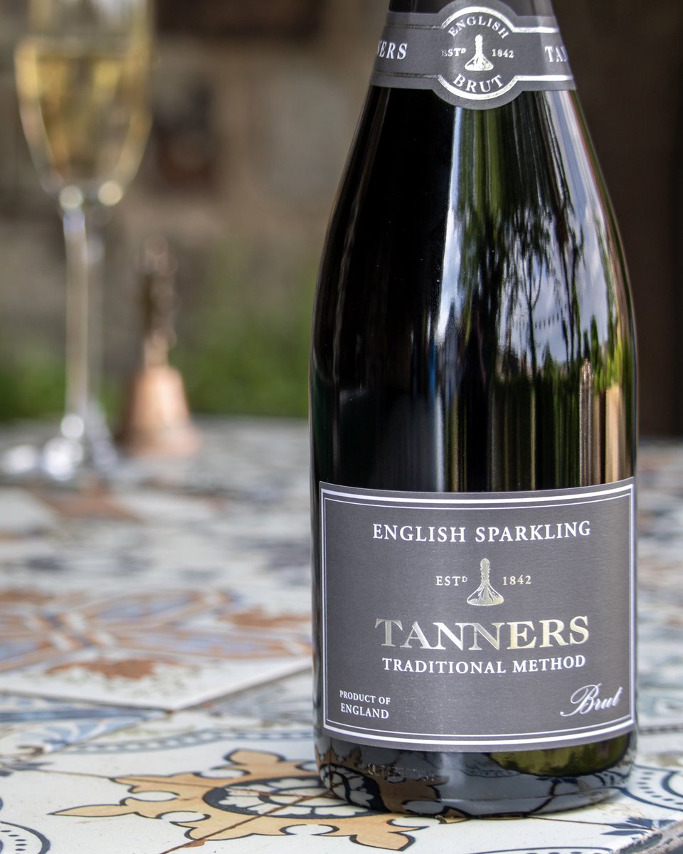 TannersWines's tweet photo. 🥂 Introducing TANNERS ENGLISH SPARKLING BRUT

Fresh and crisp with delicate white flower aromas. The palate is full of citrus and honey with a hint of brioche and ripe apple on the finish.

For details 👉 https://t.co/QiJxbYeyHv https://t.co/ustYP66GZ2