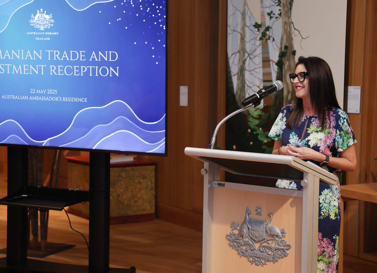 Angela Macdonald tweet media