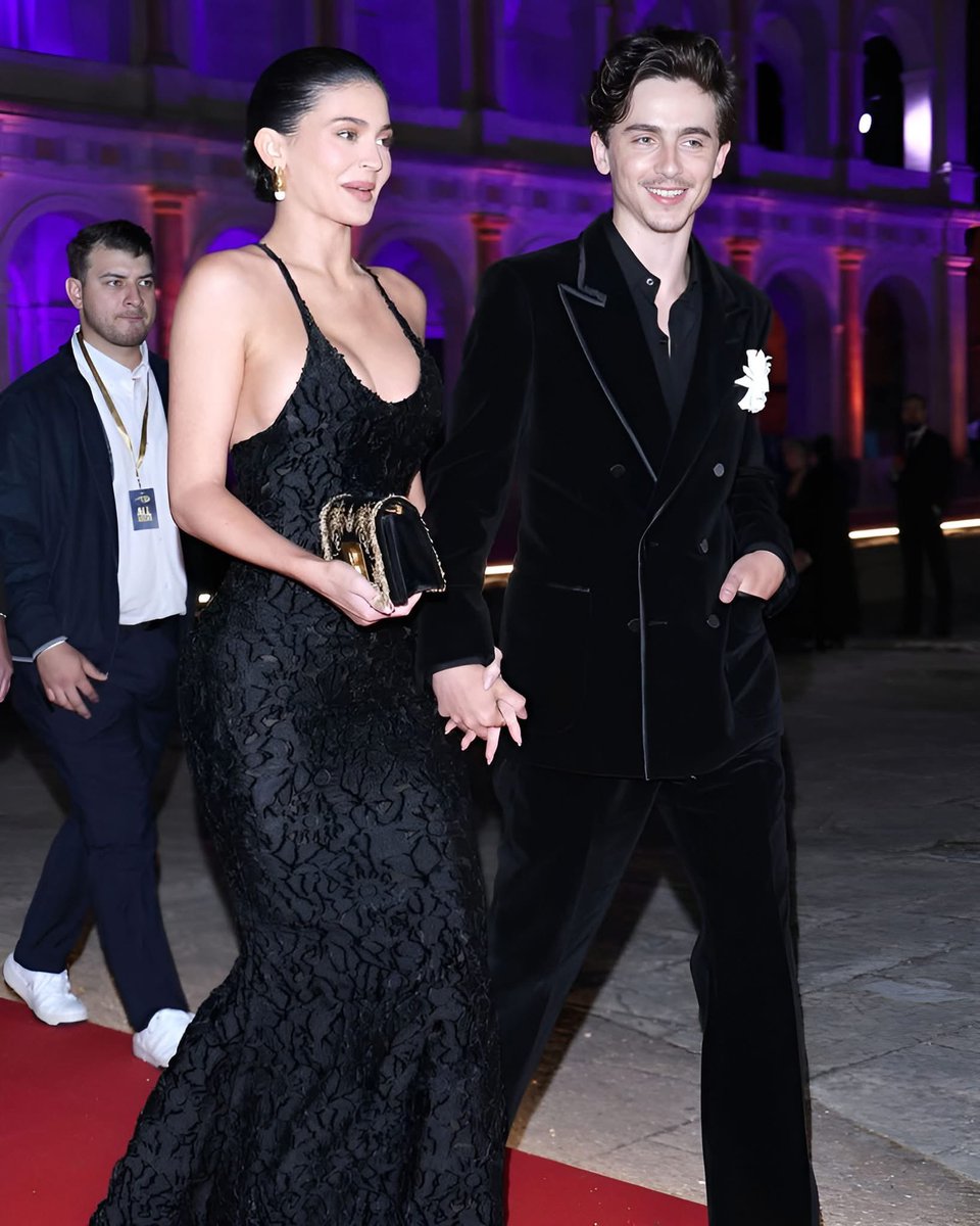 Timothée Chalamet pics tweet media