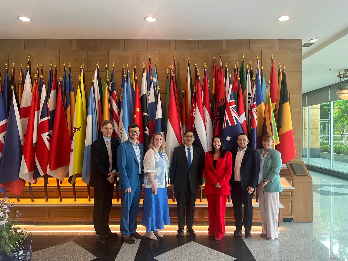 Angela Macdonald tweet media