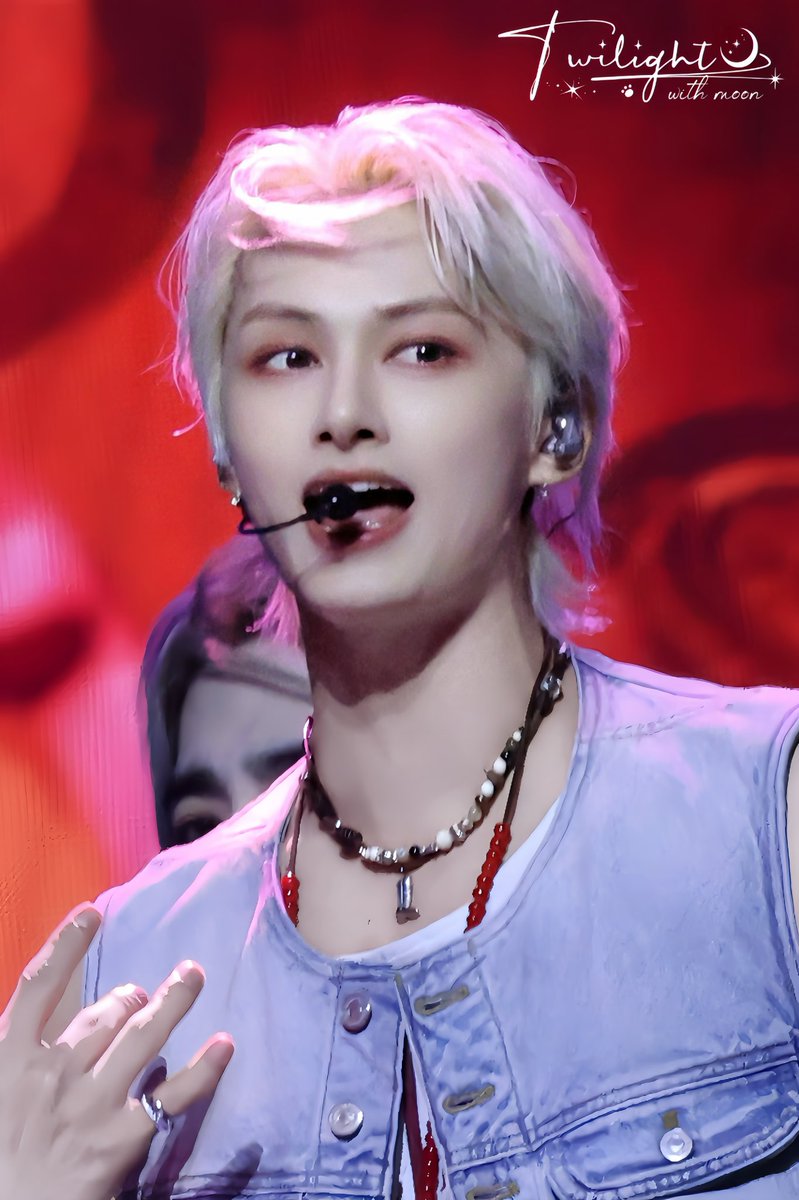 🔥😼
250525 Burst Stage
（Gemini🔥
#문준휘 #文俊辉 #ジュン #Junhui #JUN #BURST_Stage #SEVENTEEN10THANNIVERSARY