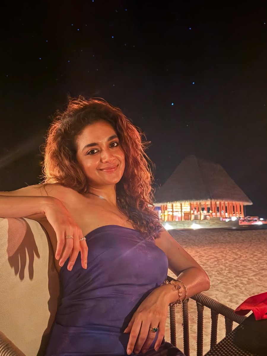 HydTimes's tweet image. Keerthy Suresh shares a dreamy #travel moment from her #Maldives vacay — embracing her #curls.

 #traveldiaries #travelgoals #travelinspo #celebtravel #traveldestinations
