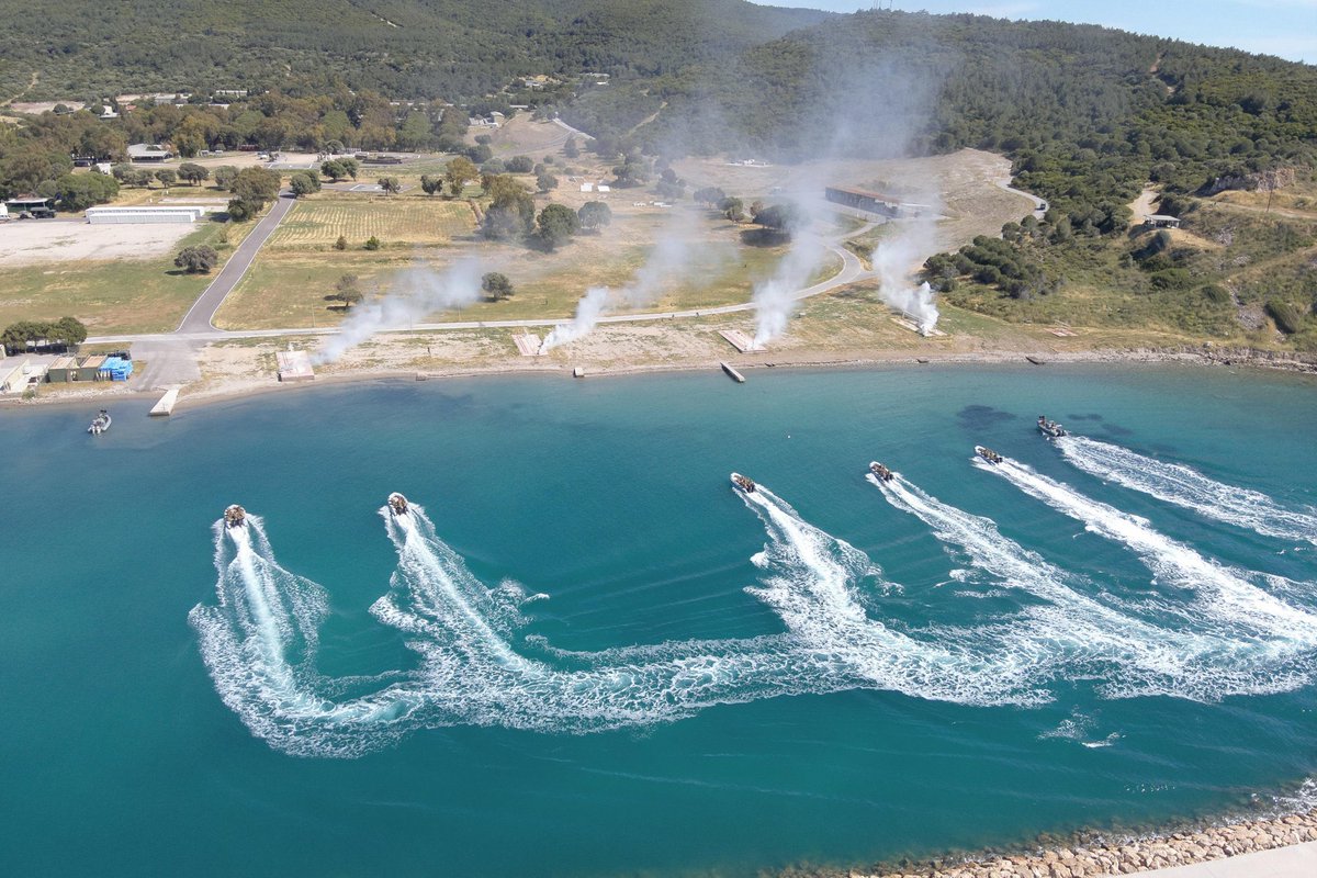 Ege Ordusu İstihkâm Savaş Tabur Komutanlığının denize yazdığı "Allah lafzı"

Eyvallah :)