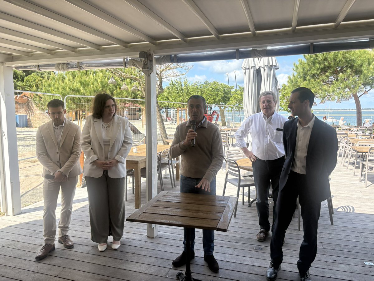 Très heureux de partager un moment convivial à #Arcachon avec les Jeunes LR, autour de ce qui nous unit : notre engagement pour la France et nos concitoyens.

Cette rencontre marque aussi le lancement d’une nouvelle dynamique portée par notre Président <a href="/BrunoRetailleau/">Bruno Retailleau</a>