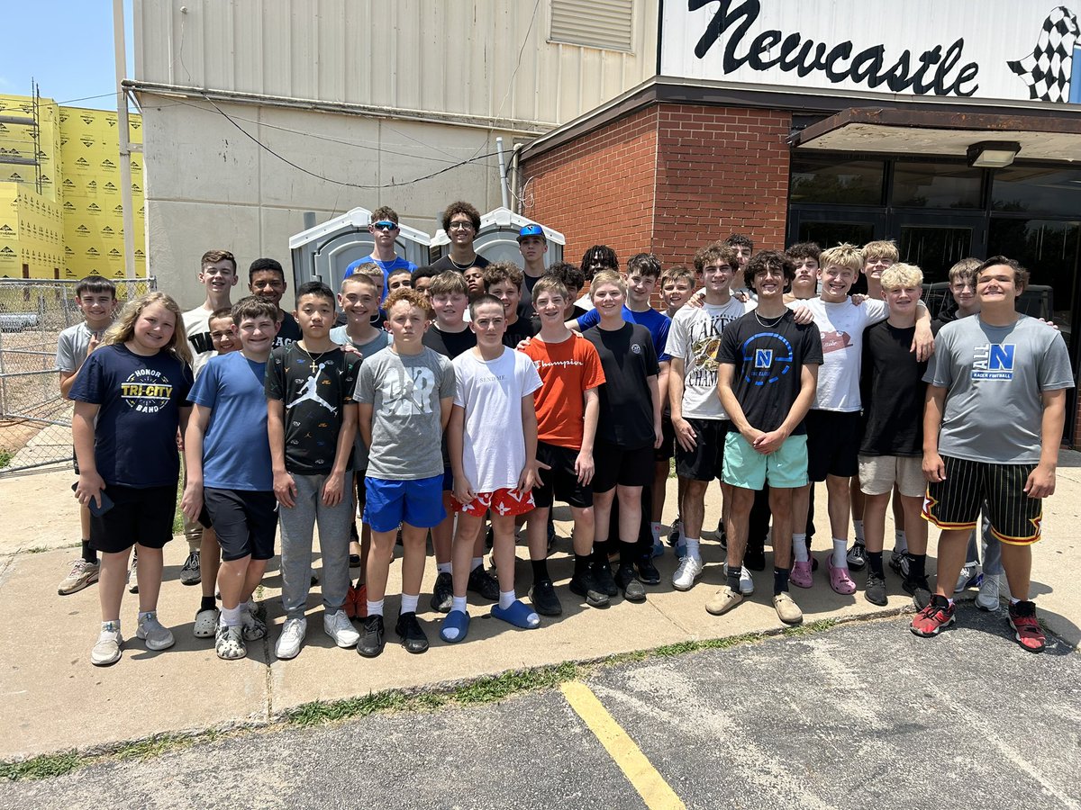 Newcastle basketball team on their 1st community service outing of the year! Beautifying our school! #TheCastle