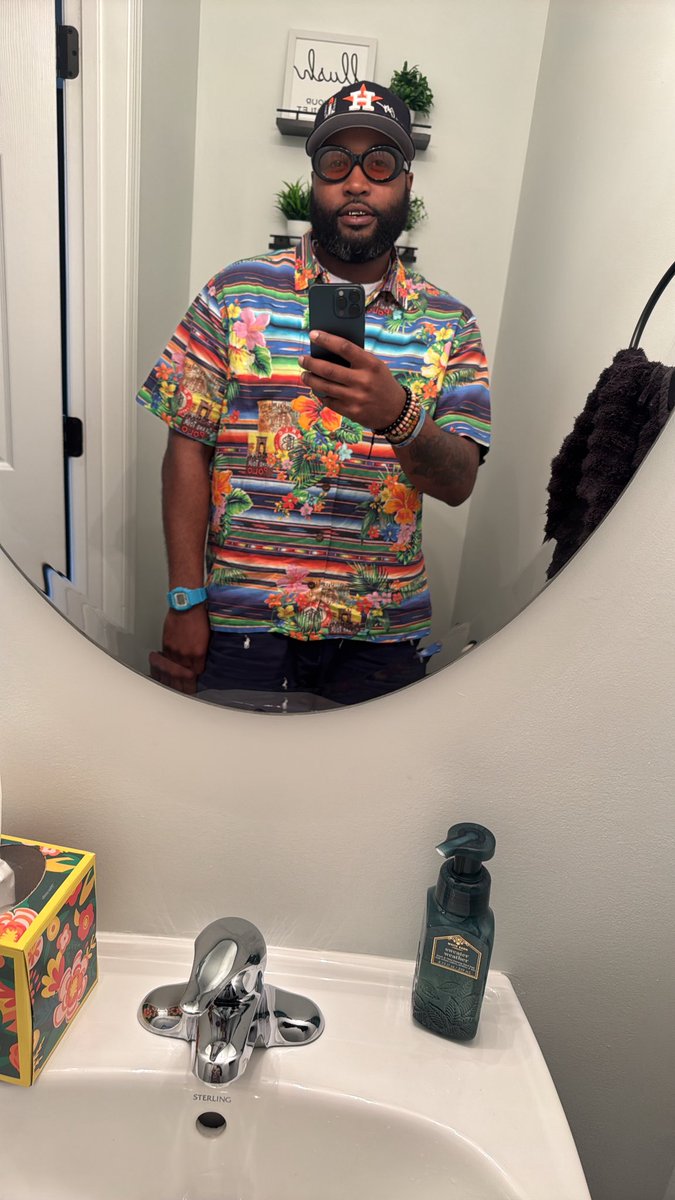 PresidentPain's tweet photo. money on the flo 
bring money thru the doe https://t.co/o9CsxxeZbb