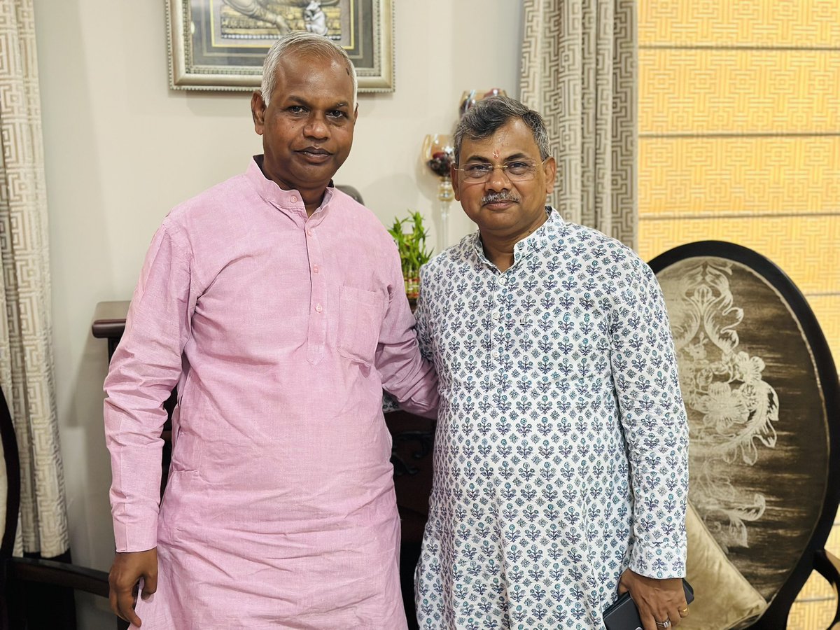 Vijendrabjp4's tweet photo. सहारनपुर के लोकप्रिय महापौर Dr Ajay Kumar Singh जी को जन्मदिन पर हार्दिक बधाई एवं शुभकामनाएं।
मैं ईश्वर से आपके उत्तम स्वास्थ एवं दीर्घायु जीवन की कामना करता हूं। https://t.co/Od47fOYvfS