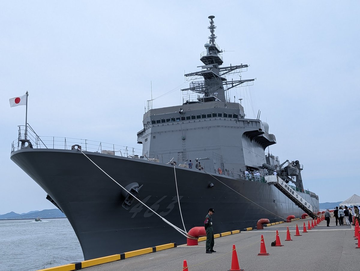 ma1234565432's tweet image. 掃海母艦うらが　に乗艦させて頂きました　ありがとうございます

掃海艇と比べると　サイズが違いすぎる

艦橋にも入らせて頂けて幸せです
ありがとうございます

＃掃海母艦
＃博多港
＃海上自衛隊
＃防衛モニター