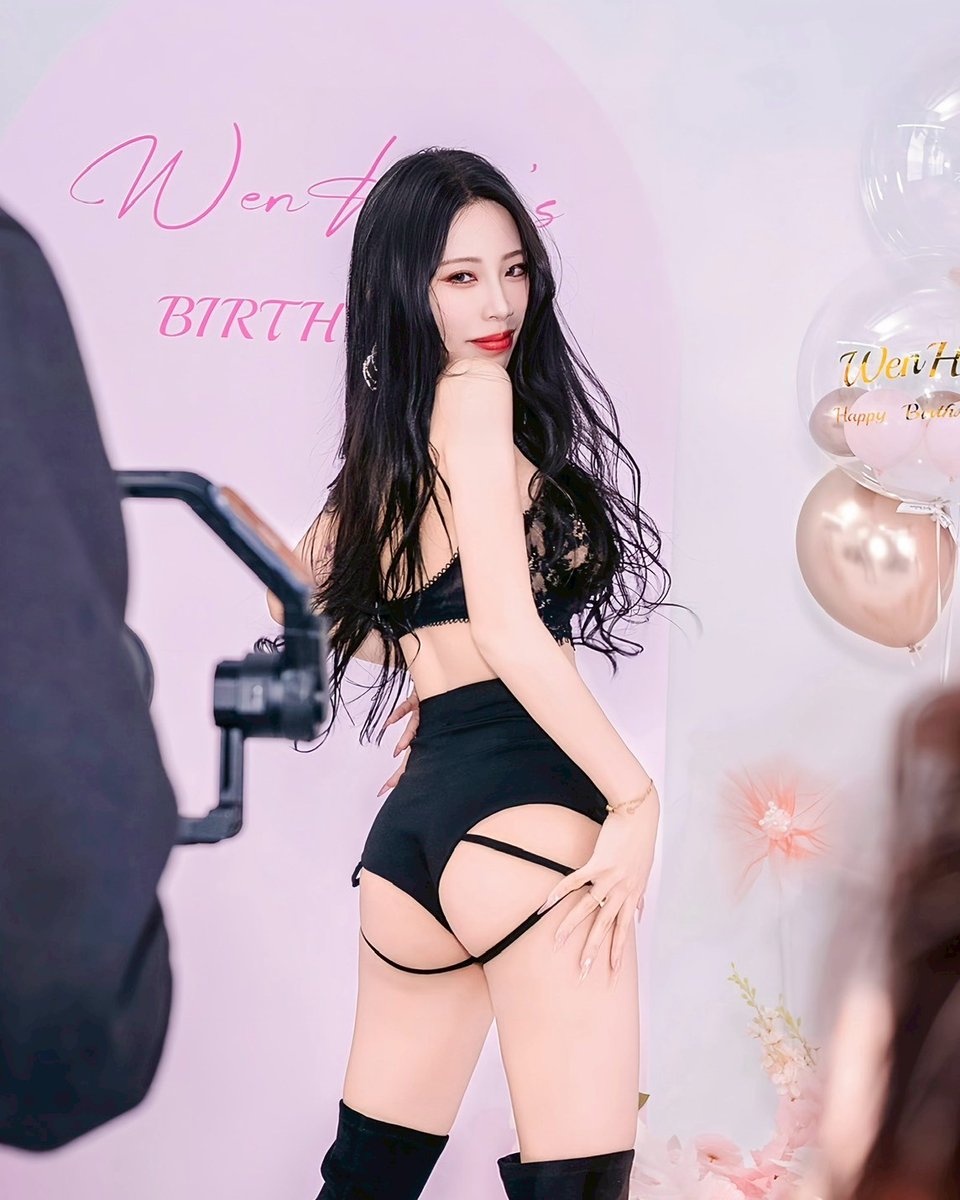 不是每場派對都有主角

但我出現的地方，就是焦點😜 https://t.co/DncCGFeQPX