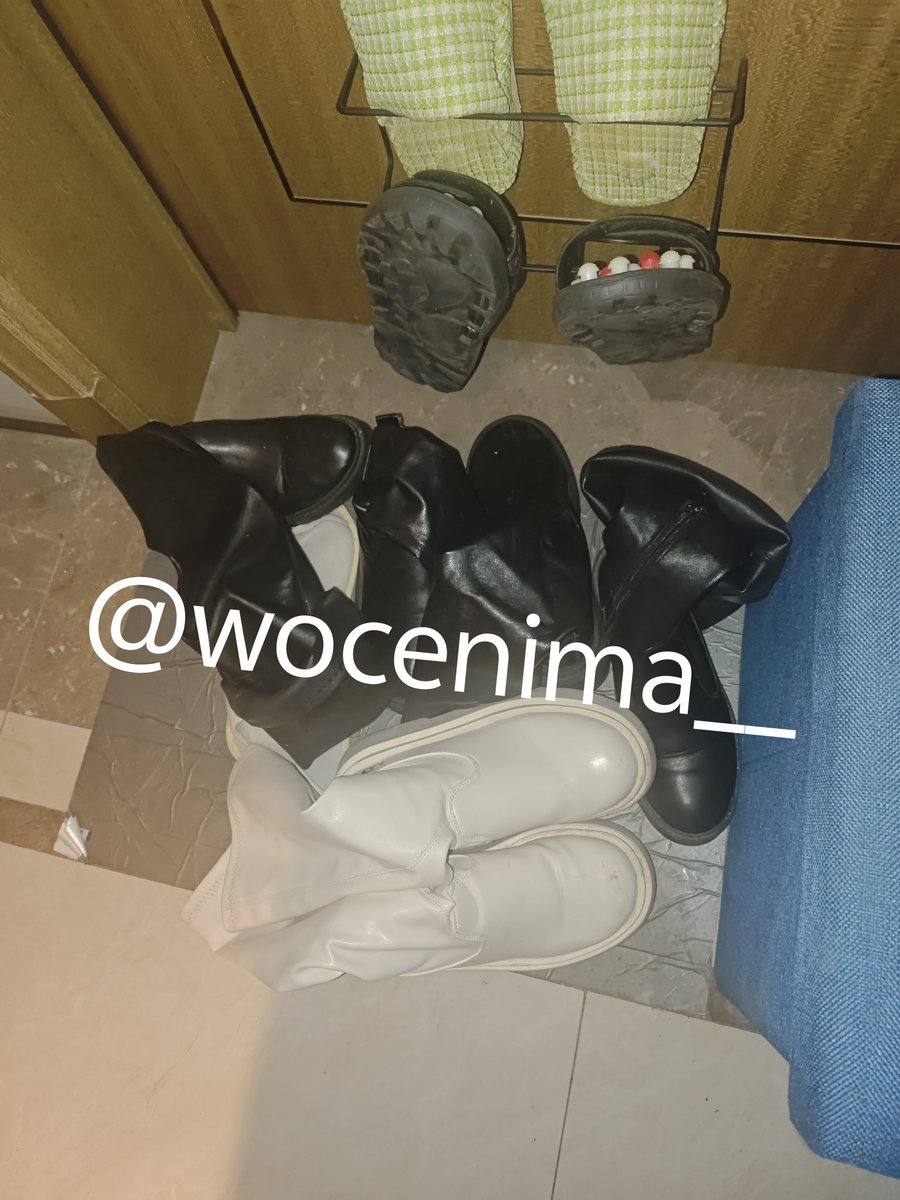 外表光鲜亮丽的一个妹子结果袜子的味道巨重口  这就是长靴的威力吗  甘拜下风  根据门口快递找到了微信看见了头像就是本人  闻了一下就放下了  这味我受不了 #扫楼 #打胶 #扫楼打胶 https://t.co/LUNS914Wxf