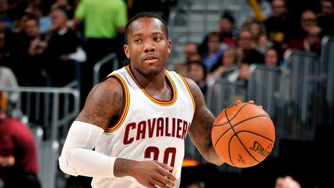 RandomNBAHoops's tweet image. RANDOM NBA PLAYER:
Kay Felder, PG (2016-18)

Cleveland Cavaliers (2016-17)
Chicago Bulls (2017-18)
Detroit Pistons (2018)

Career Averages: 3.9 PPG, 1.0 RPG, 1.4 APG