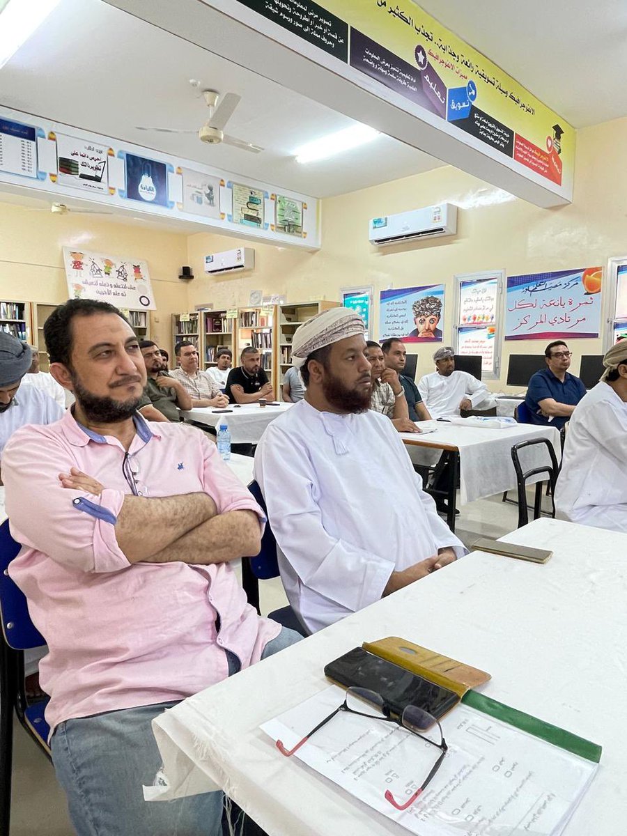 إجتماع إدارة المدرسة مع أعضاء الهيئة الإدارية والتدريسية إستعدادا لإمتحانات الفصل الدراسي الثاني للعام الدراسي 2024 / 2025م
تضمن الإجتماع إستعراض ما تم إنجازه خلال العام الدراسي الحالي مما كان له الأثر الواضح في رفع المستوى التحصيلي لدى أبناءنا الطلبه..