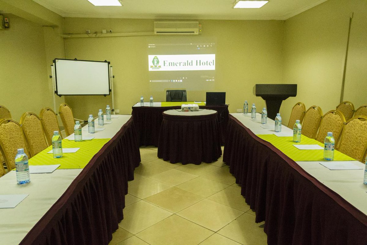 EmeraldHotelkla's tweet photo. Make your next meeting impactful!
Choose Emerald Hotel Kampala for your business meetings, conferences, or team training sessions.
With top-tier amenities and a central location, productivity meets comfort right here.
๐ 0752747529 | 0773561524
#MeetInStyle https://t.co/rL46v68OyI