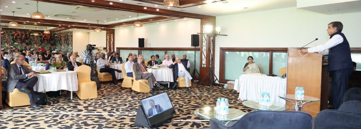 amfiindia's tweet photo. A unique programme tailored to offer insights into governance and oversight for Mutual Fund Trustees was organised as a joint initiative by AMFI and NISM on 21st May 2025. This specially curated programme was led by some of the most eminent industry leaders. https://t.co/8frw6nWJkf