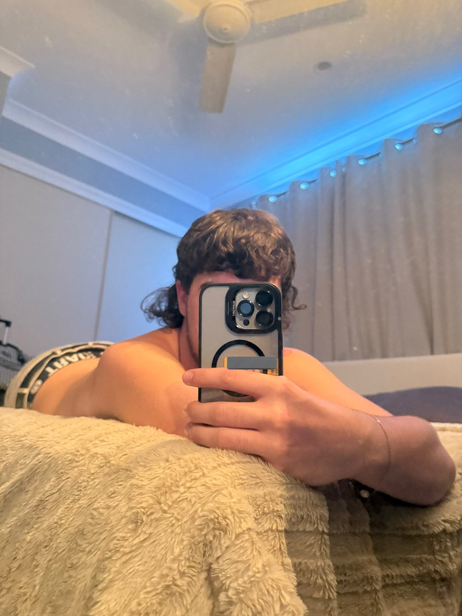 BiAussieTeen tweet media