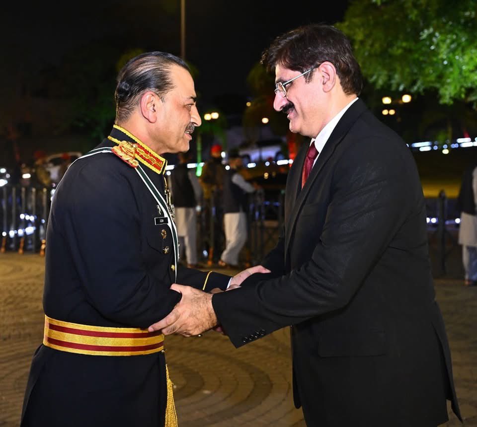 The entire nation sleeps at peace, when it has a credible and sincere leadership. #Pakistan getting appreciated and acclaimed throughout the world. All credits to the frontline soldiers and the martyrs who laid their lives for our country's pride and dignity.
#PakistanZindabad